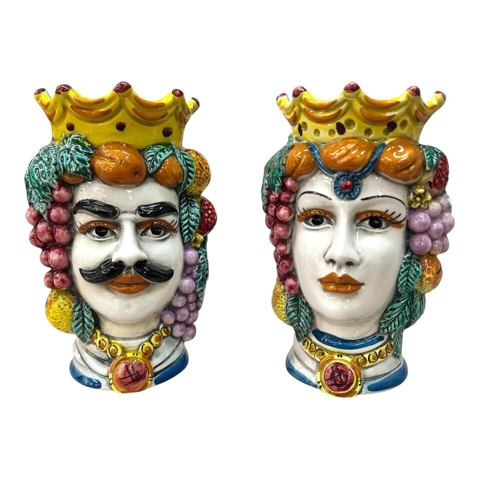 Teste di moro con frutta e corona decorate modello classico Produzione artigianale di Caltagirone h.18cm