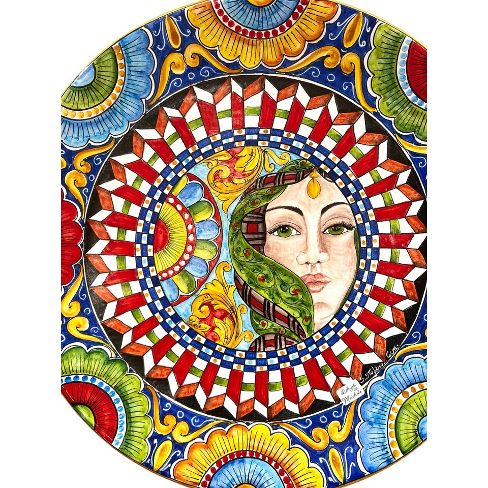 Piatto ornamentale da parete in ceramica siciliana decoro Regina e carretto siciliano Produzione artigianale di Santo Stefano di Camastra Diametro 57cm