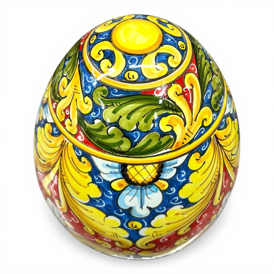 Uovo di Pasqua ornamentale in ceramica siciliana decoro barocco con margherite Produzione artigianale di Santo Stefano di Camastra h.30cm