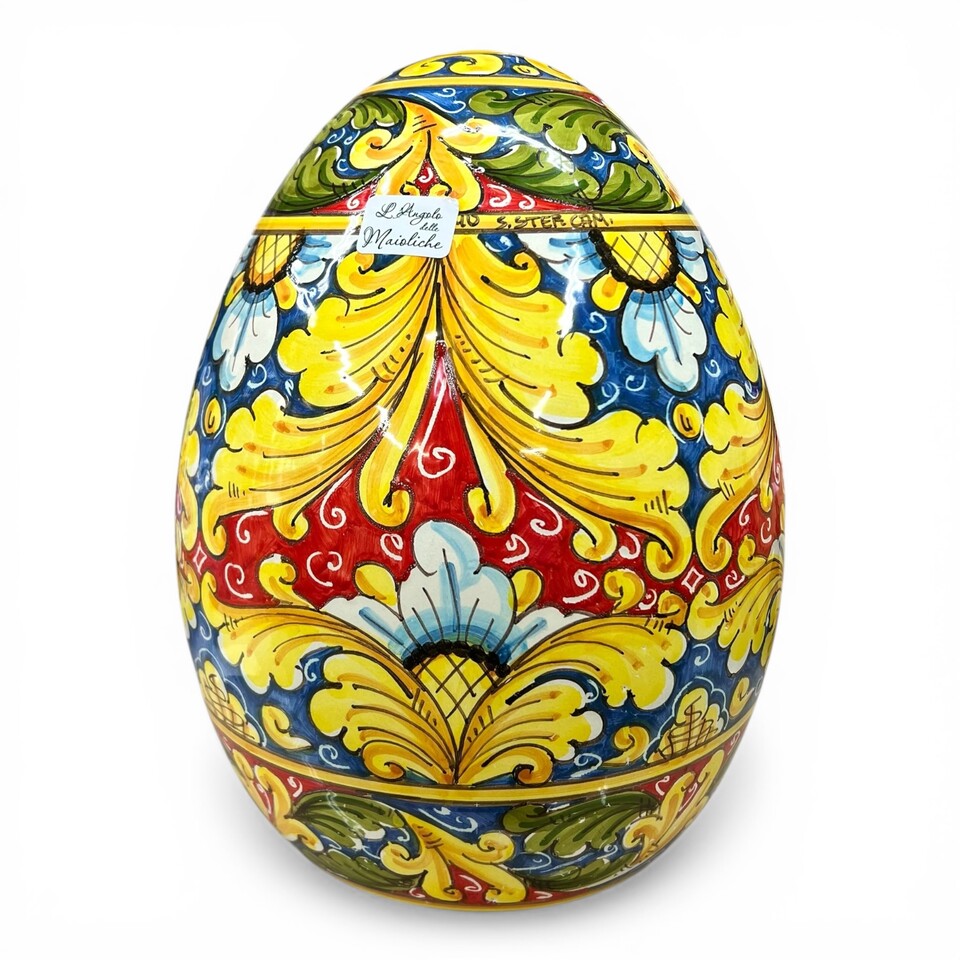 Uovo di Pasqua ornamentale in ceramica siciliana decoro barocco con margherite Produzione artigianale di Santo Stefano di Camastra h.30cm