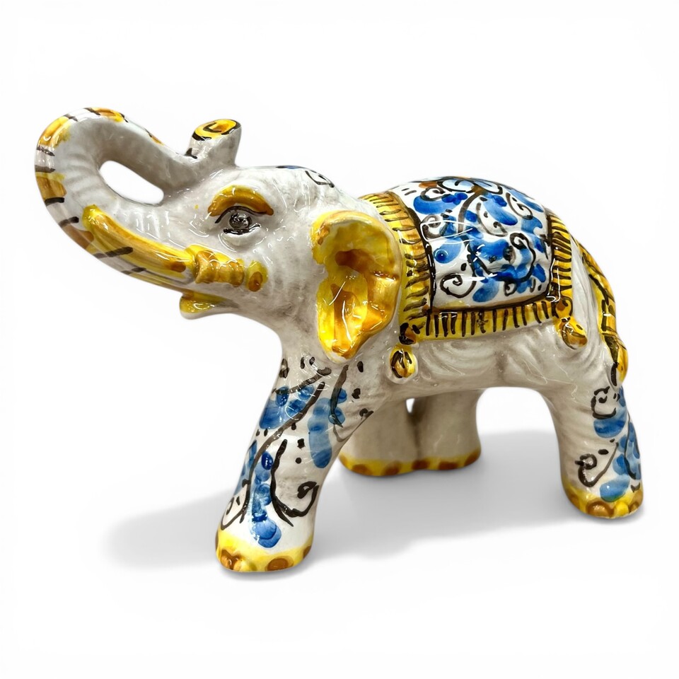 Elefante portafortuna in ceramica siciliana decoro seicento blu antico Produzione artigianale di Caltagirone lunghezza 15cm