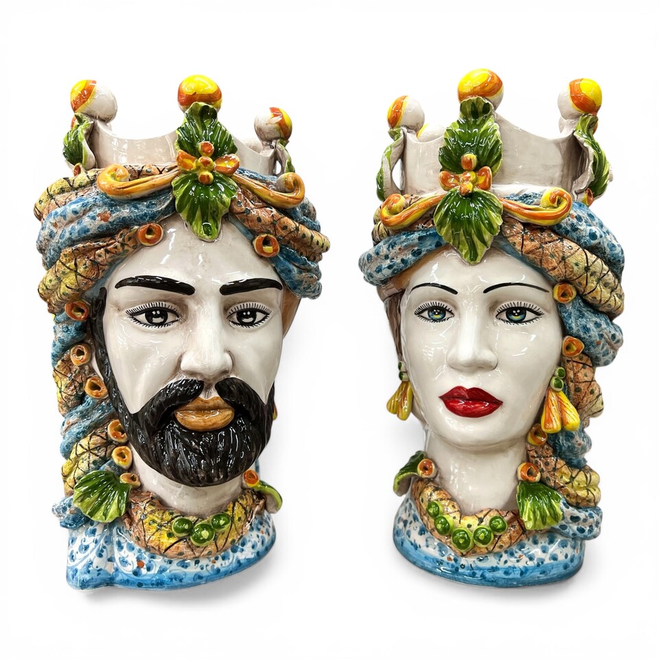 Teste di moro con corona e turbante in ceramica siciliana decoro azzurro e arancione Produzione artigianale di Caltagirone h.40cm