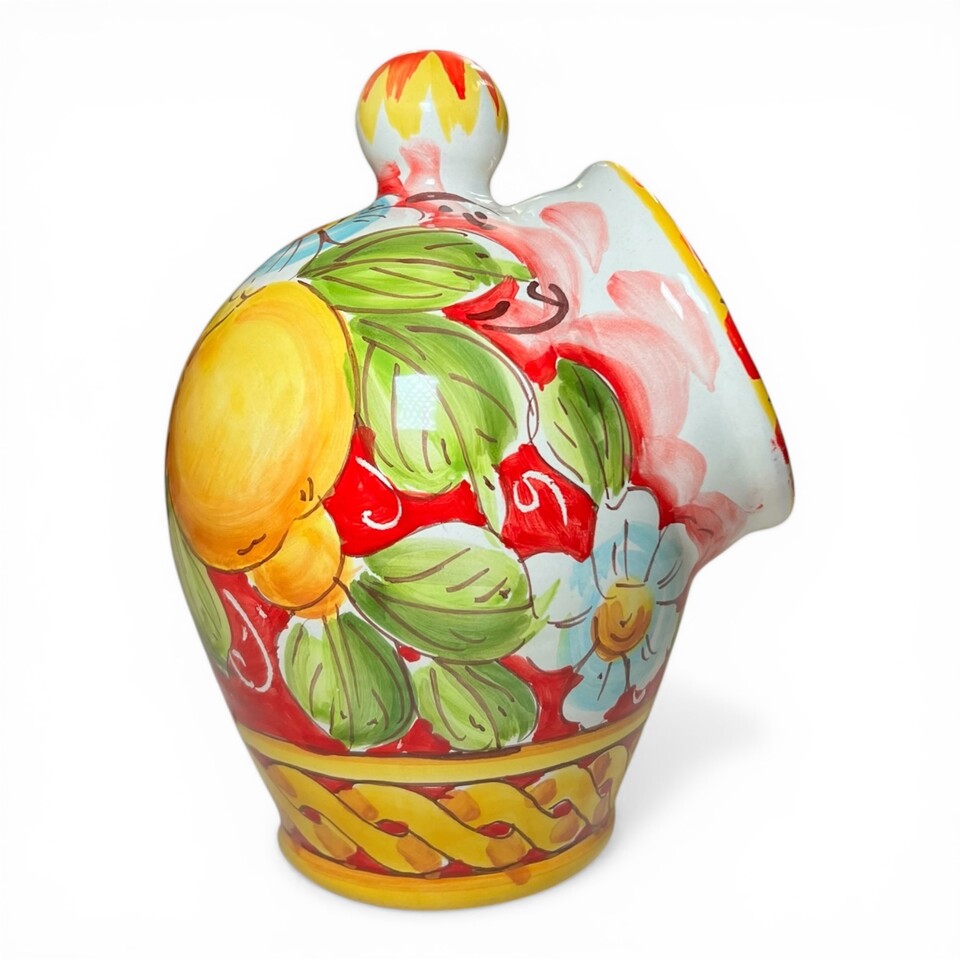 Saliera a salvadanaio in ceramica siciliana decoro con limoni e margherite fondo rosso intrecciato Produzione artigianale di Santo Stefano di Camastra h.20cm