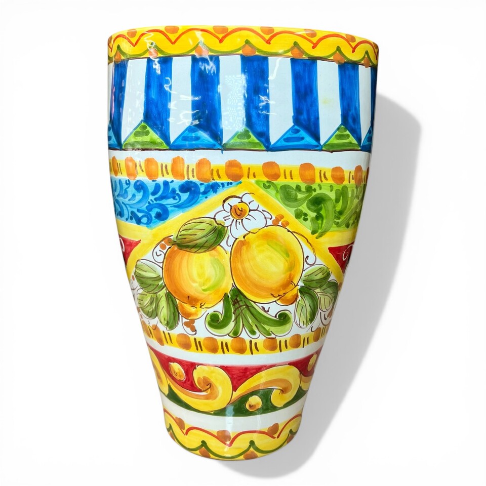 Vaso schiacciato in ceramica siciliana decoro carretto con limoni Produzione artigianale di Santo Stefano di Camastra h.30cm