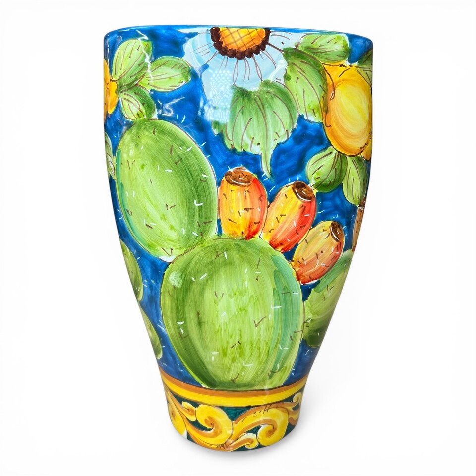 Vaso schiacciato in ceramica siciliana decoro con limoni e fichi d'india fondo blu Produzione artigianale di Santo Stefano di Camastra h.30cm
