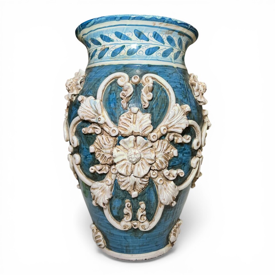 Giara Porta ombrelli in ceramica siciliana decoro blu antico con applicazioni floreali fumé Produzione artigianale di Caltagirone h.50cm