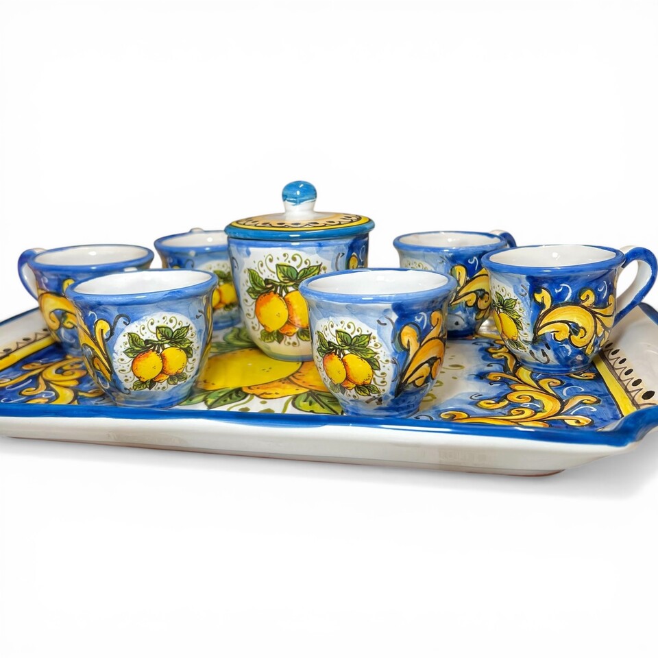 Set 6 tazzine da caffé con vassoio e zuccheriera decoro ornato giallo fondo blu con limoni Produzione artigianale di Santo Stefano di Camastra Lunghezza 35cm