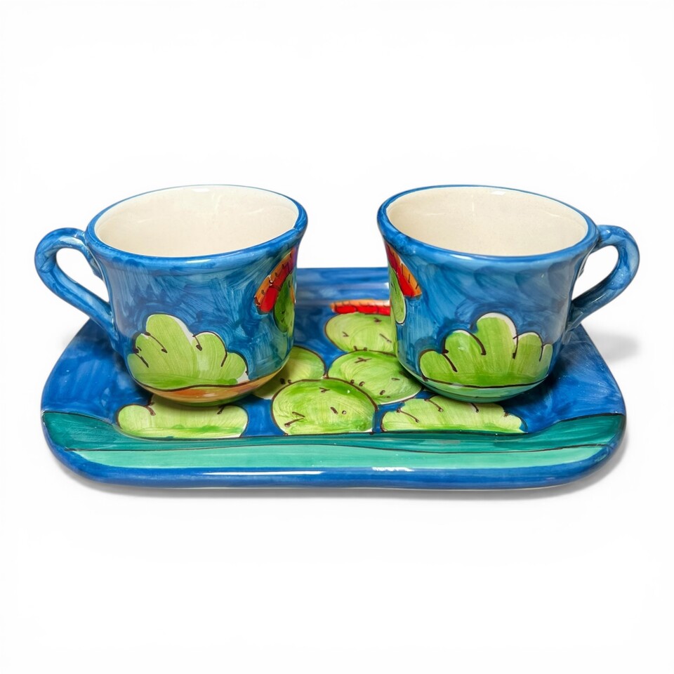 Set caffè due tazzine tête-à-tête con vassoio decoro naif fichi d'india fondo blu Produzione artigianale di Santo Stefano di Camastra lunghezza 20cm
