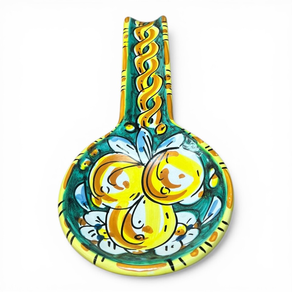 Poggiamestolo in ceramica siciliana decoro con limoni fondo verde Produzione artigianale di Caltagirone lunghezza 25cm