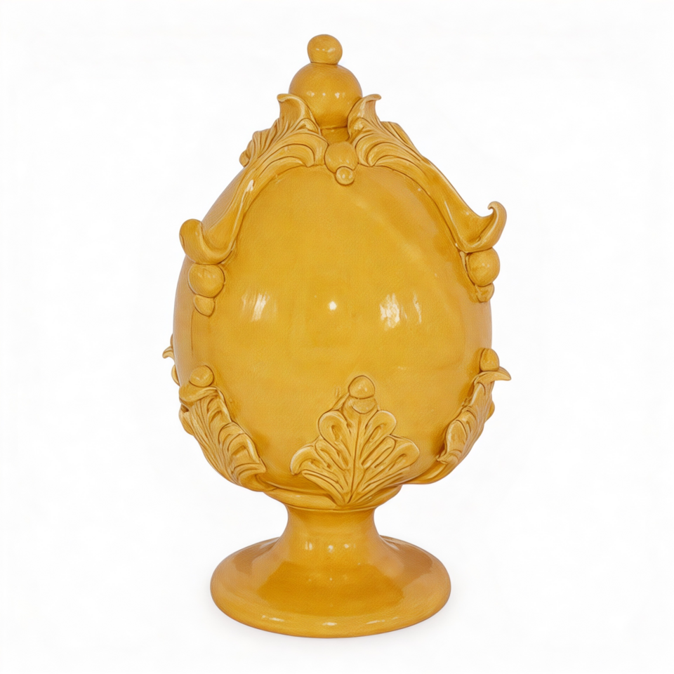 Uovo in ceramica siciliana con base decoro giallo senape Produzione artigianale di Caltagirone monocolore