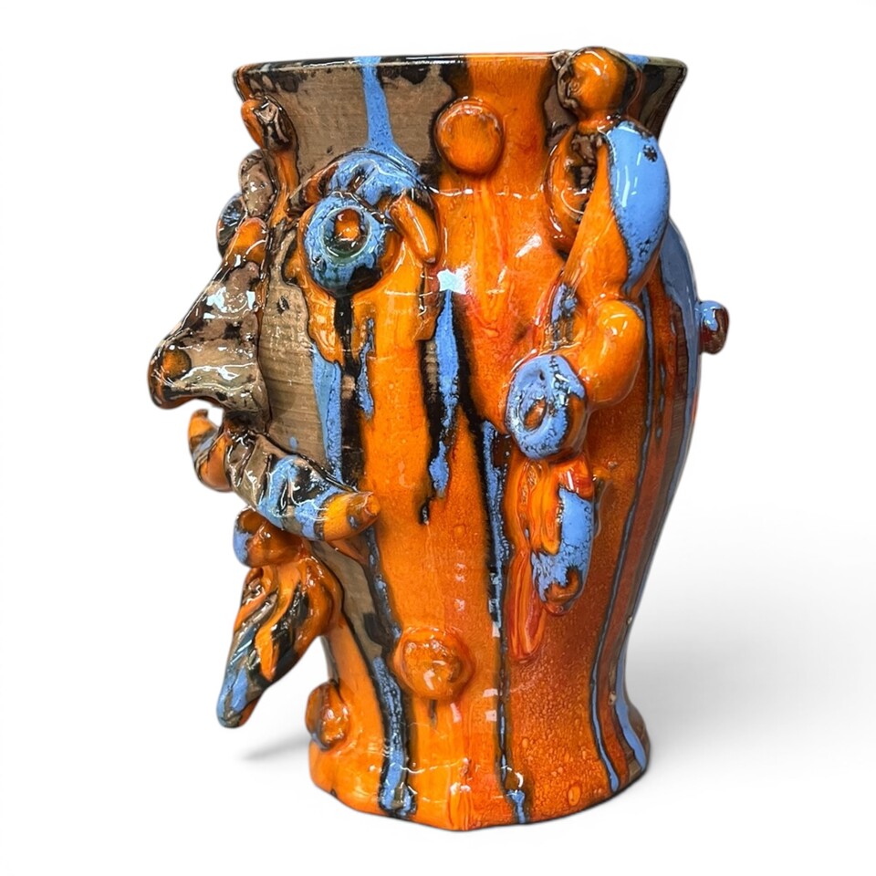 Testa di moro collezione I Miti modello Sikano decoro arancione blu e mattone Produzione artigianale di Santo Stefano di Camastra h.22cm