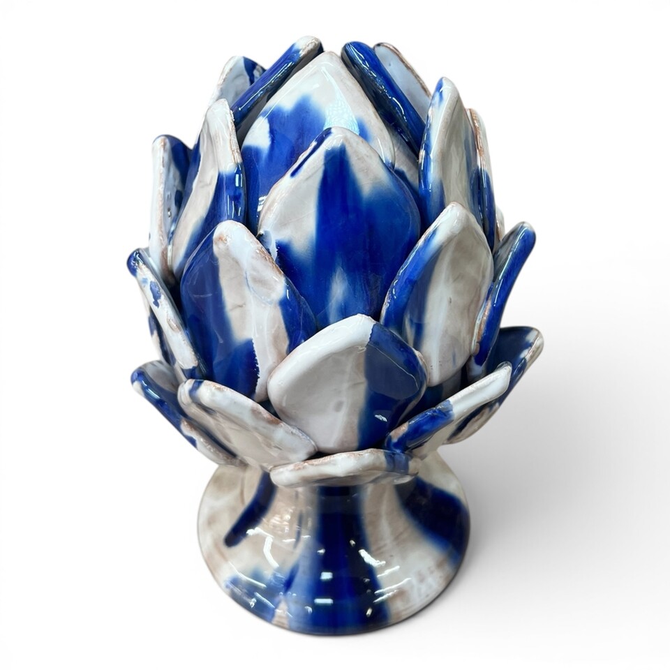 Carciofo decoro blu e bianco in ceramica siciliana Produzione artigianale di Santo Stefano di Camastra h.23cm