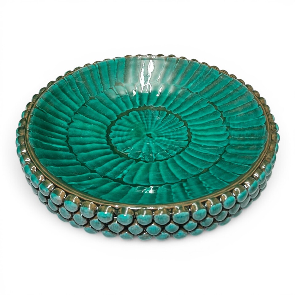 Centrotavola decoro pigna verde acqua in ceramica siciliana Produzione artigianale di Santo Stefano di Camastra Diametro 27cm