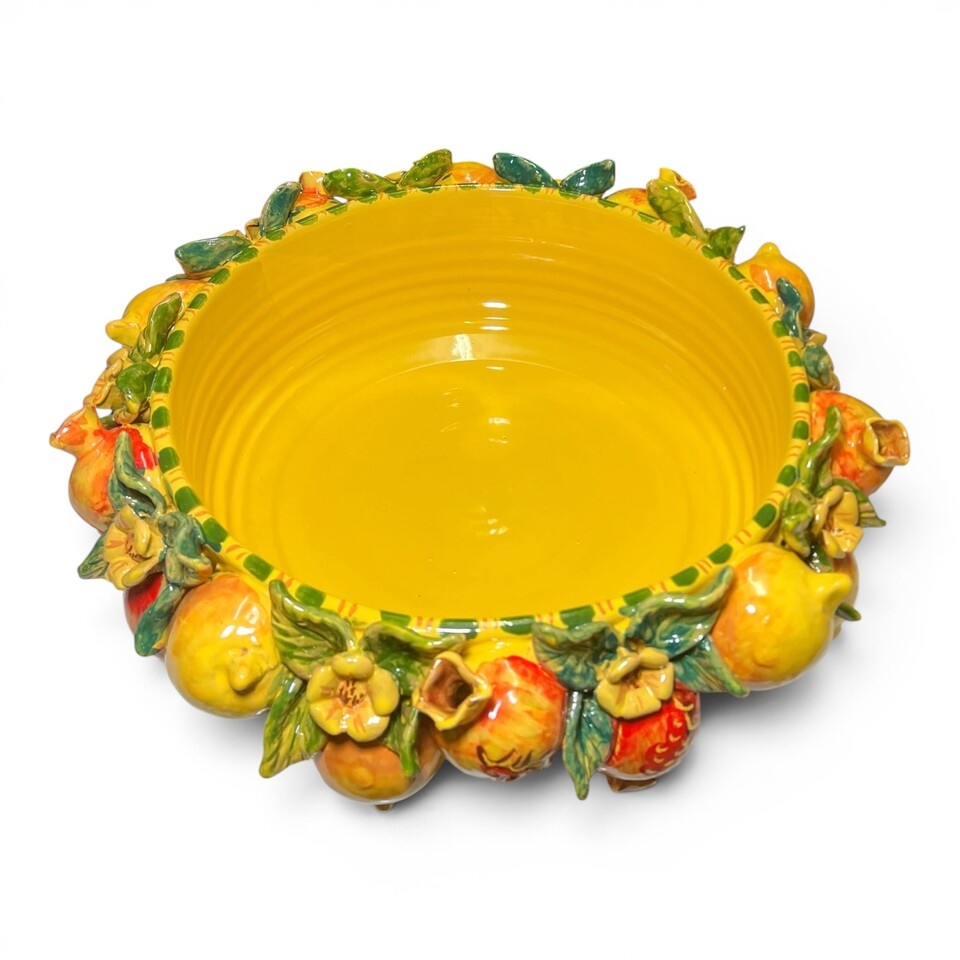 Centrotavola con applicazioni limoni melograni foglie e fiori in ceramica siciliana Produzione artigianale di Santo Stefano di Camastra Diametro 40cm