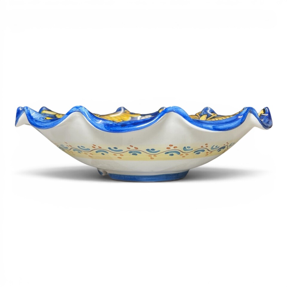 Centrotavola smerlato decoro ornato con limoni fondo blu in ceramica siciliana Produzione artigianale di Santo Stefano di Camastra Diametro 30cm