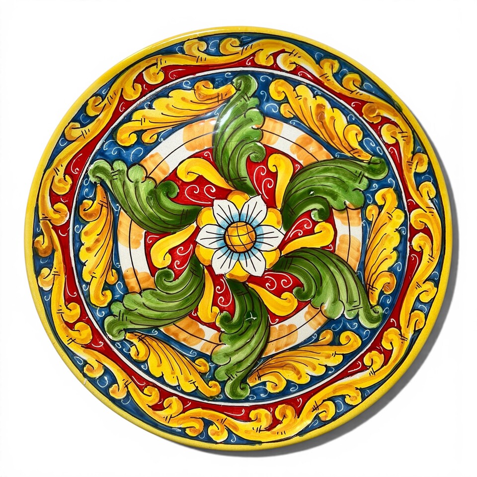 Piatto ornamentale da parete decoro ornato barocco giallo in ceramica siciliana Produzione artigianale di Santo Stefano di Camastra Diametro 37cm