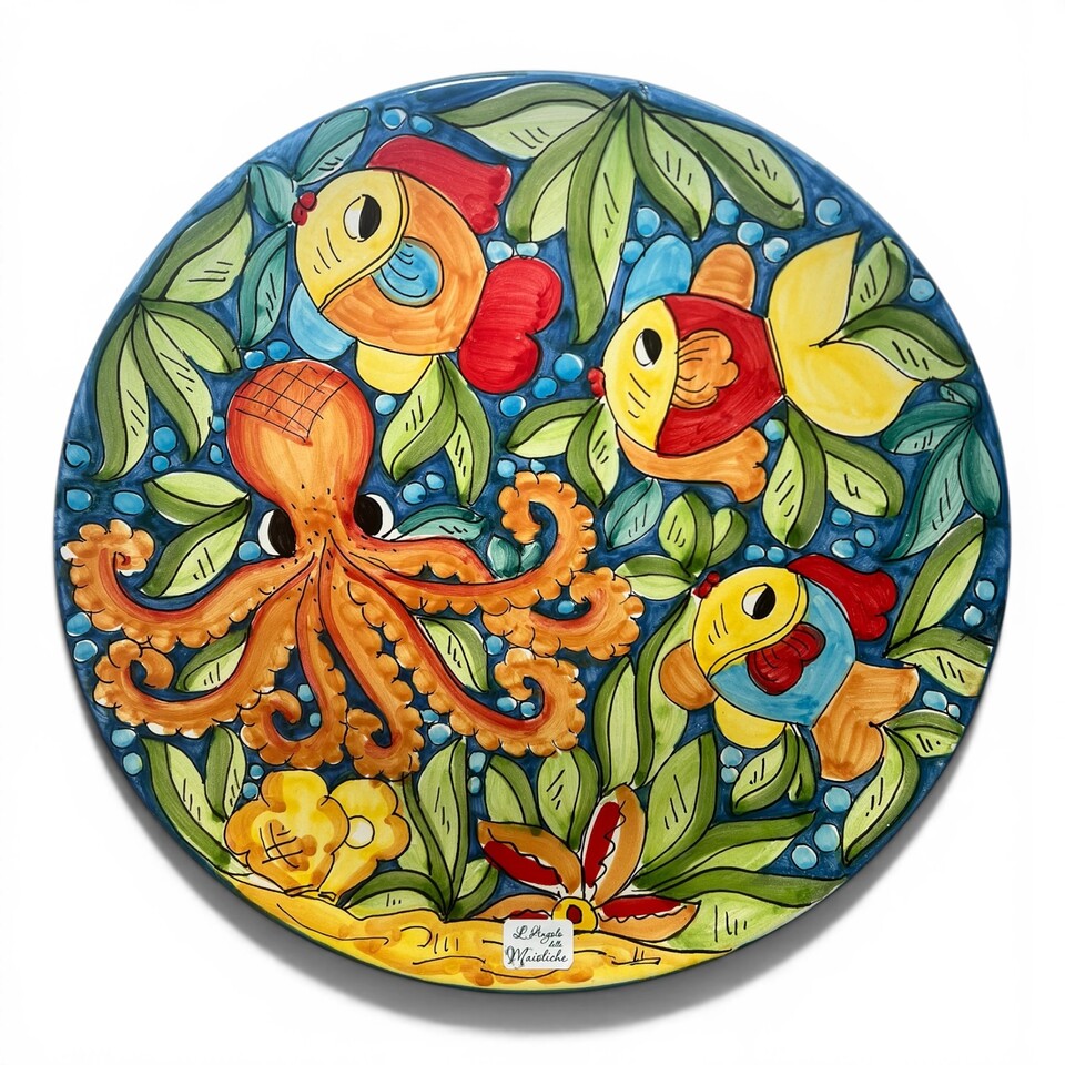 Piatto ornamentale da parete decoro naif con pesci tema marino in ceramica siciliana Produzione artigianale di Santo Stefano di Camastra Diametro 37cm