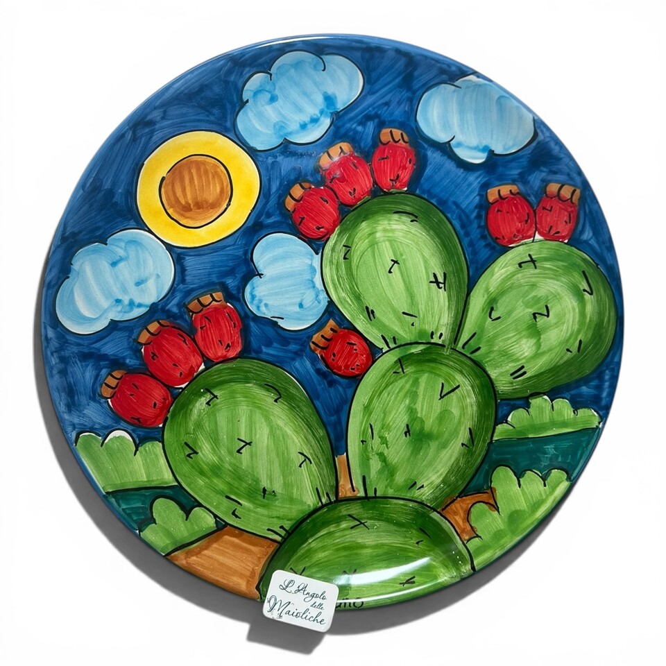 Piatto ornamentale da parete decoro naif fichi d'india fondo blu in ceramica siciliana Produzione artigianale di Santo Stefano di Camastra diametro 26cm