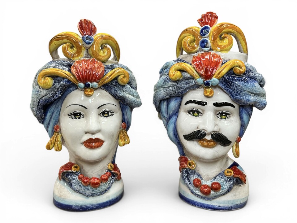 Teste di Moro con corona e turbante decoro blu e rosso in ceramica siciliana Produzione artigianale di Caltagirone h.30cm