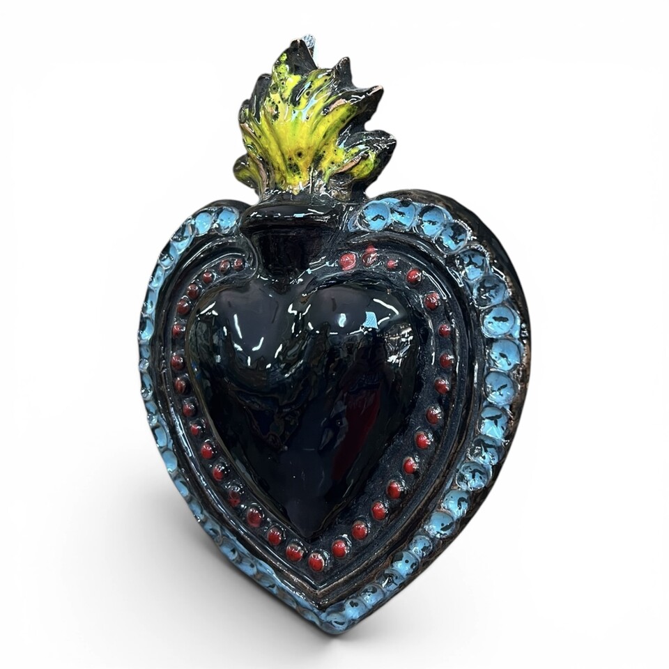 Cuore Sacro Ex Voto da parete decoro nero azzurro e rosso in ceramica siciliana Produzione artigianale di Palermo h.17cm