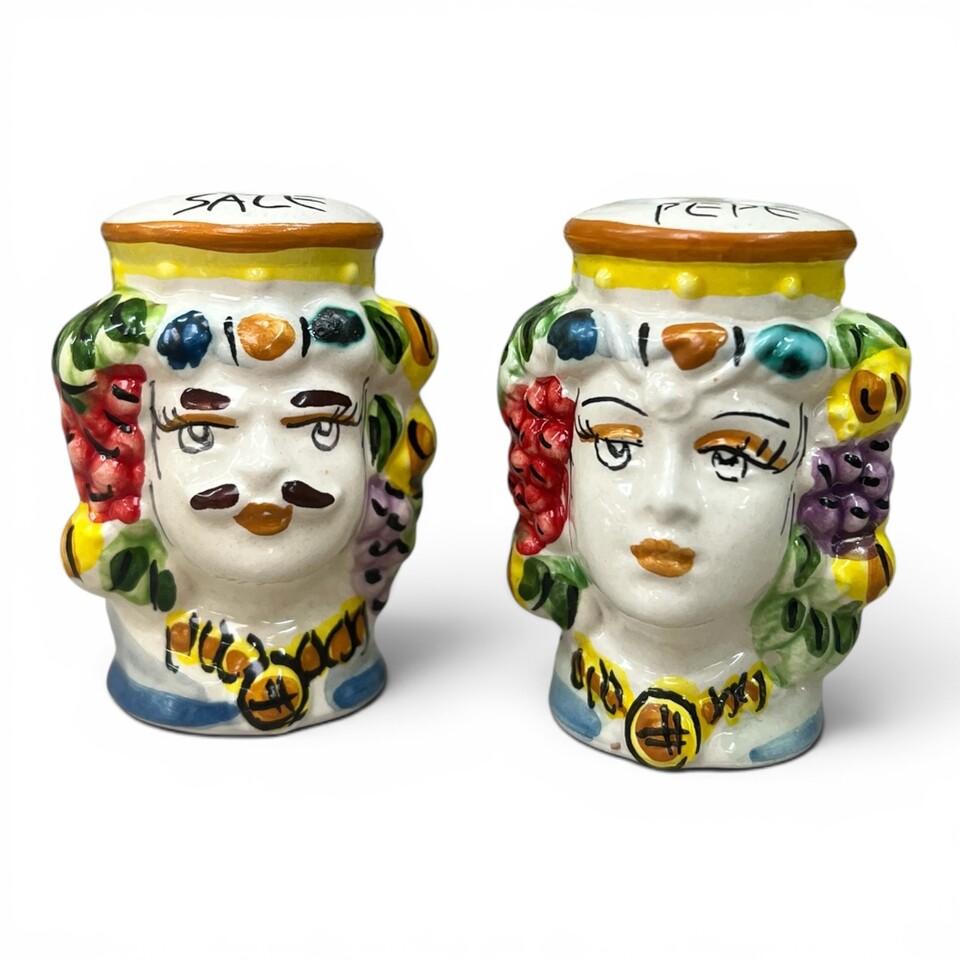 Teste di moro Sale e Pepe decoro frutta in ceramica siciliana Produzione artigianale di Caltagirone h.6cm
