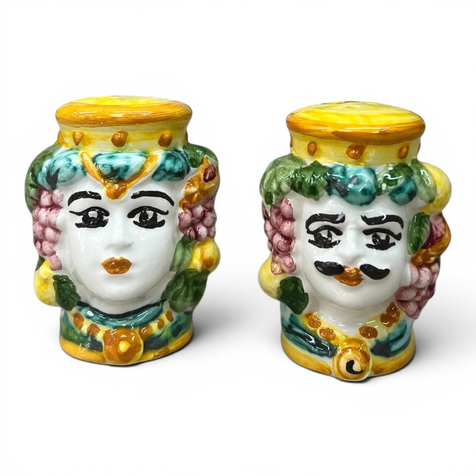 Teste di moro Sale e Pepe decoro frutta in ceramica siciliana Produzione artigianale di Caltagirone h.6cm