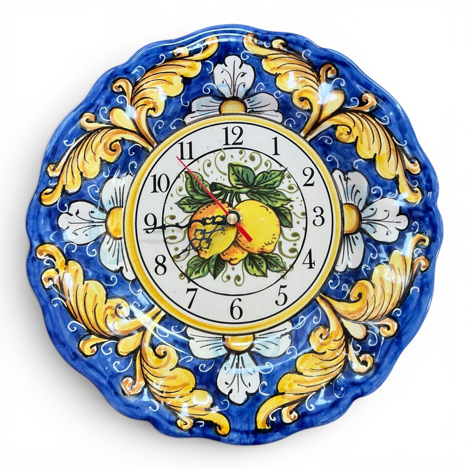 Orologio da parete smerlato decoro ornato con limoni fondo blu in ceramica siciliana Produzione artigianale di Caltagirone Ceramiche Sofia diametro 26cm