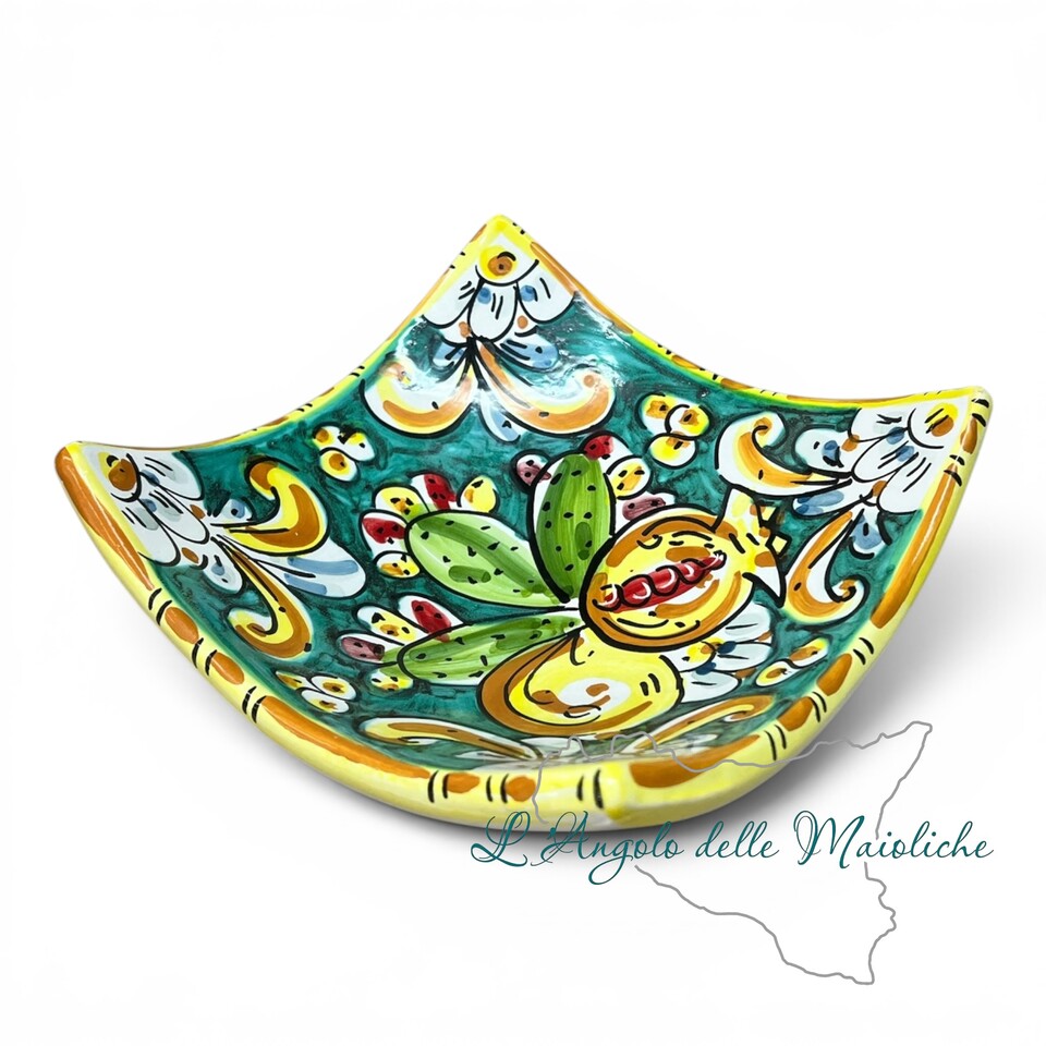 Svuota tasche Porta caramelle con limoni fichi d’india e melograno fondo verde in ceramica siciliana Produzione artigianale di Caltagirone Lunghezza 17cm