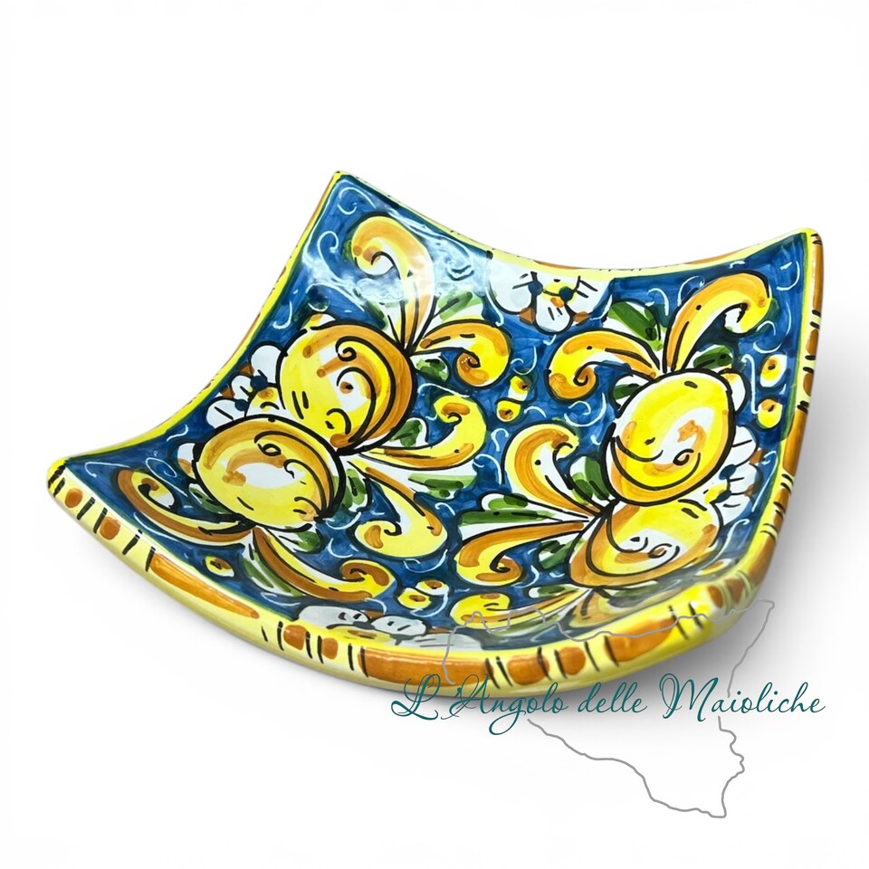 Svuota tasche Porta caramelle decoro limoni fondo blu in ceramica siciliana Produzione artigianale di Caltagirone Lunghezza 17cm