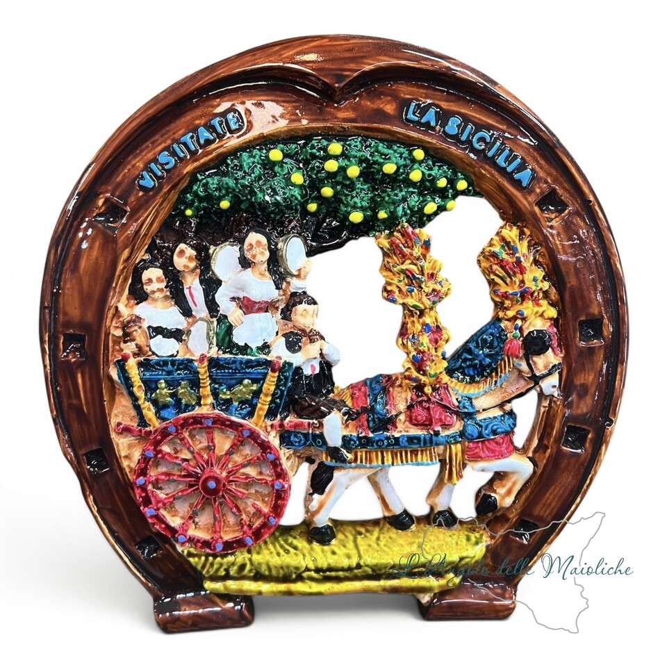 Ferro di cavalla con Carretto siciliano decorato in ceramica siciliana Made in Sicily Diametro 20cm