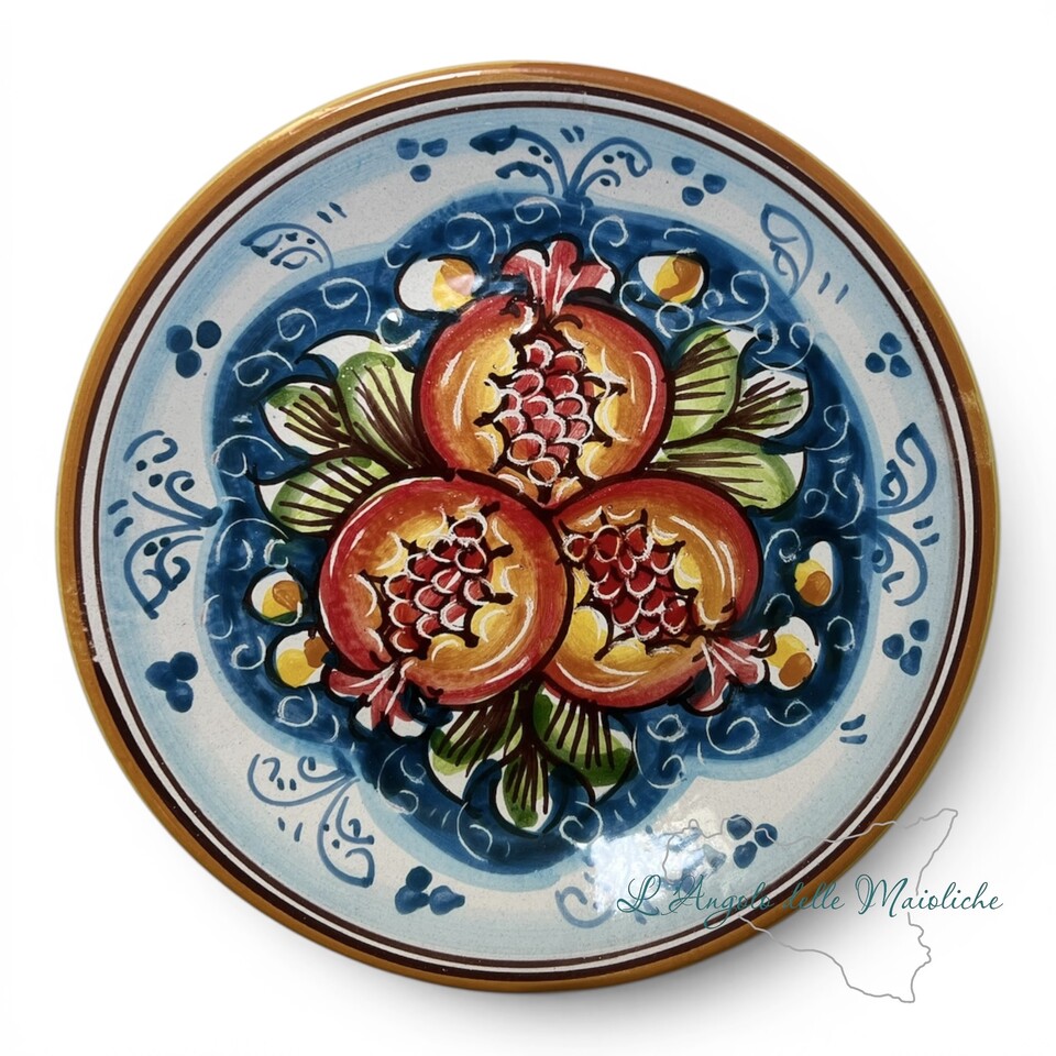 Piatto ornamentale piccolo da parete decoro melograni fondo blu in ceramica siciliana Produzione artigianale di Caltagirone Diametro 18cm