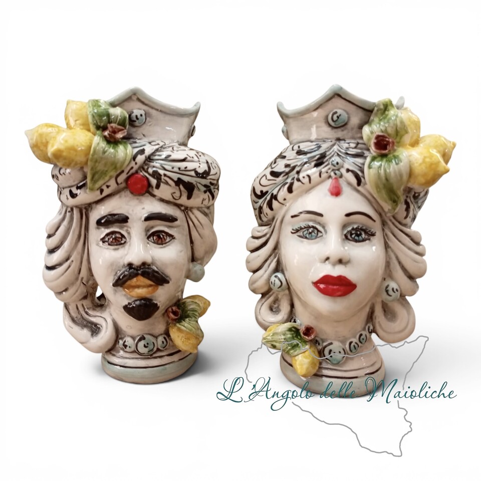 Teste di moro con corona turbante e limoni applicati decoro seicento fumé in ceramica siciliana Produzione artigianale di Caltagirone h.20cm