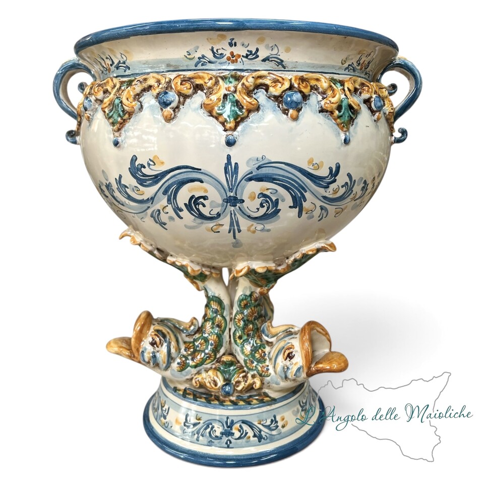 Confettiera coppa piede marino con pesci decoro plastico tricolore in ceramica siciliana Produzione artigianale di Caltagirone h.33cm