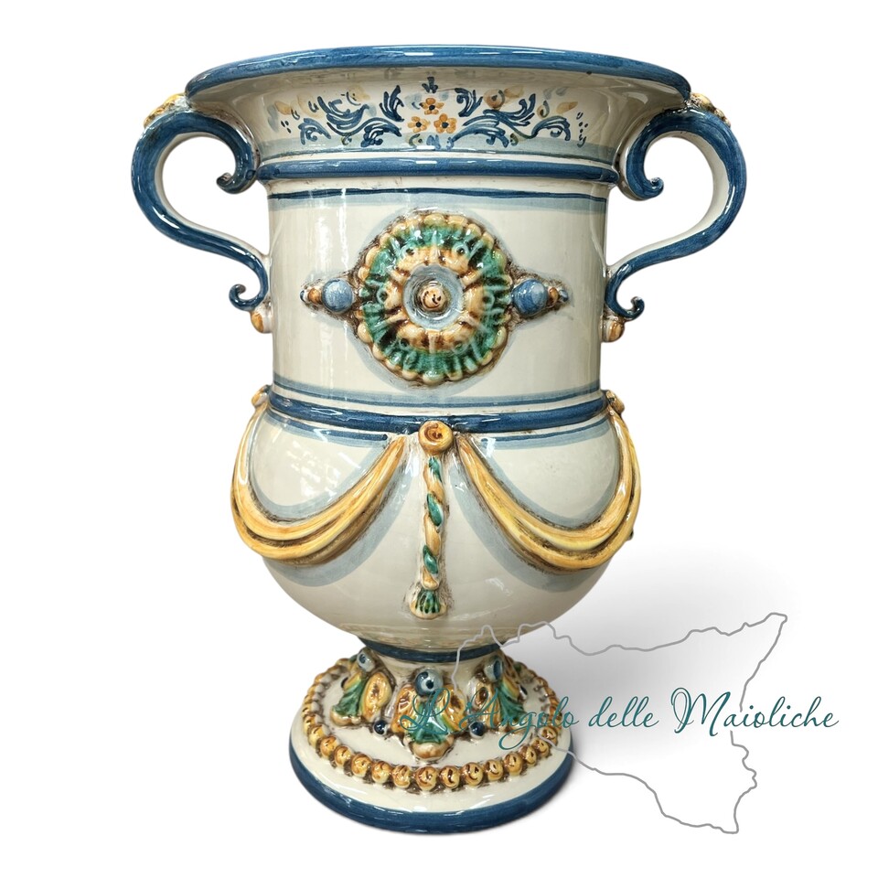 Vaso monumentale con manici decoro plastico blu e arancio in ceramica siciliana Produzione artigianale di Caltagirone due misure