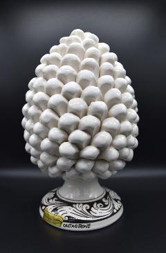 Pigna siciliana in ceramica bianco h.25cm Produzione artigianale di Caltagirone con base decorata
