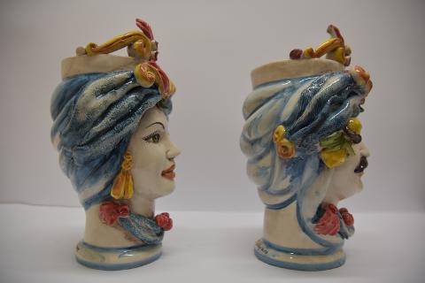 Coppia teste di moro con turbante e limoni Produzione artigianale  di Caltagirone h. 31 cm