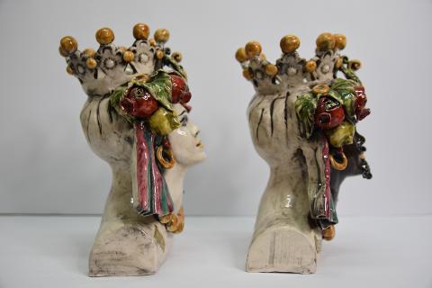 Coppia Teste di moro decoro frutta Produzione artigianale di Caltagirone  Mezzo busto h.25