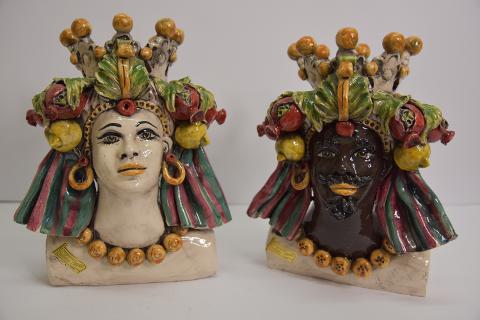 Coppia Teste di moro decoro frutta Produzione artigianale di Caltagirone  Mezzo busto h.25