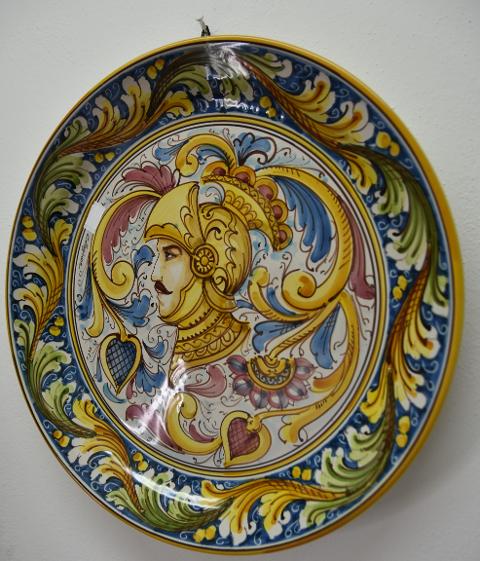 Piatto con paladino in ceramica siciliana da parete Produzione artigianale di Caltagirone diametro 43cm
