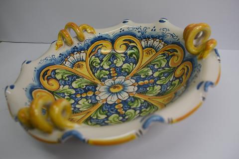 Centrotavola in ceramica smerlato con manici Produzione artigianale di Caltagirone  Diametro 40cm