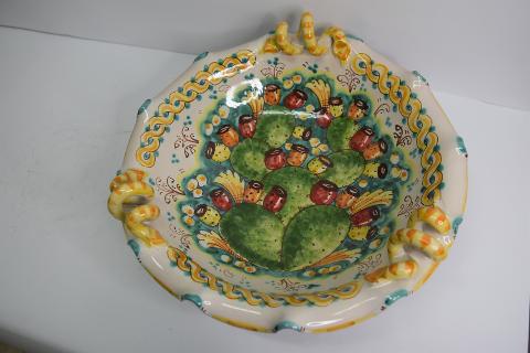 Centrotavola in ceramica smerlato con manici Produzione artigianale di Caltagirone  Diametro 40cm