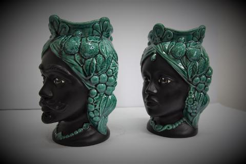 Coppia teste di moro con frutta Produzione artigianale di Caltagirone  h.25 cm