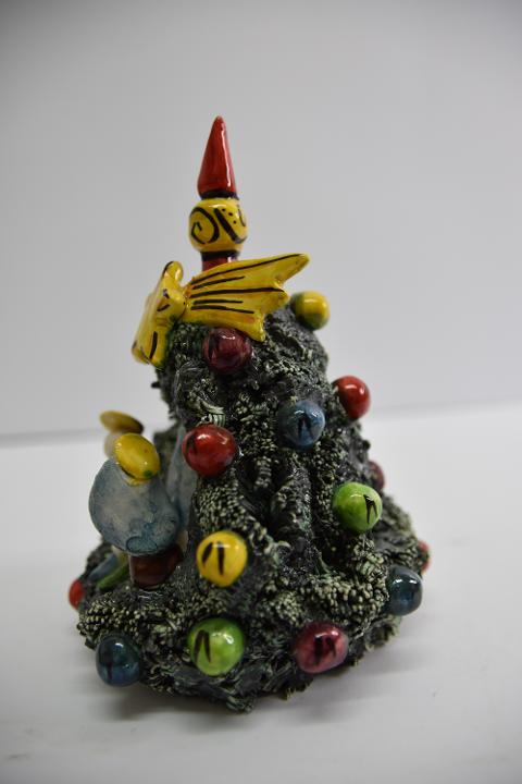 Presepe in ceramica con alberello di Natale Produzione artigianale di Caltagirone  h.17