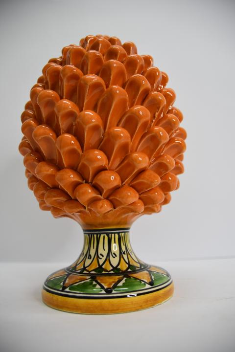 Pigna siciliana in ceramica con piede decorato Produzione artigianale di Caltagirone  h.30 cm