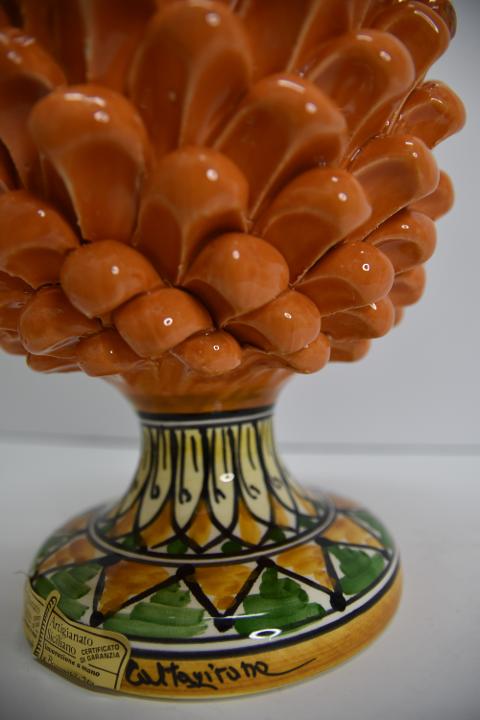 Pigna siciliana in ceramica con piede decorato Produzione artigianale di Caltagirone  h.30 cm