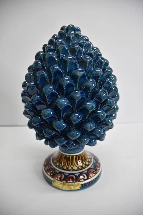 Pigna siciliana in ceramica blu antico con piede decorato Produzione artigianale di Caltagirone  h.30 cm