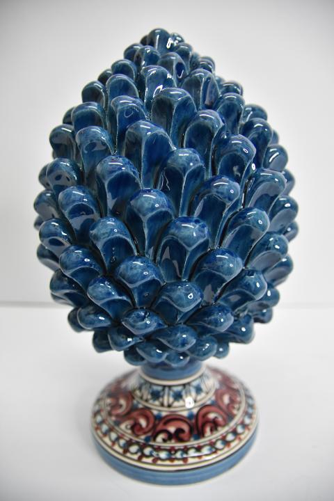 Pigna siciliana in ceramica blu antico con piede decorato Produzione artigianale di Caltagirone  h.30 cm