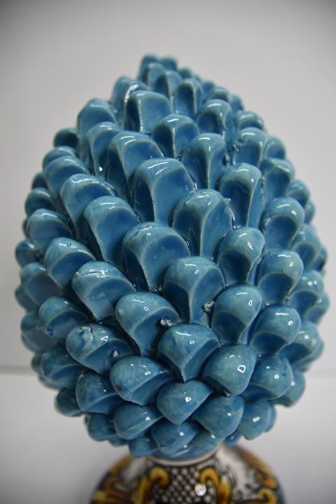 Pigna siciliana in ceramica celeste con piede decorato Produzione artigianale di Caltagirone  h.30 cm