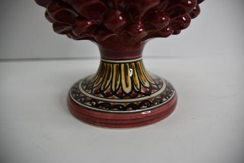 Pigna siciliana in ceramica bordeaux con piede decorato Produzione artigianale di Caltagirone  h.30 cm