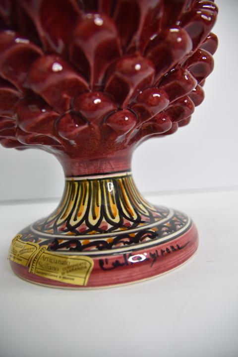 Pigna siciliana in ceramica bordeaux con piede decorato Produzione artigianale di Caltagirone  h.30 cm